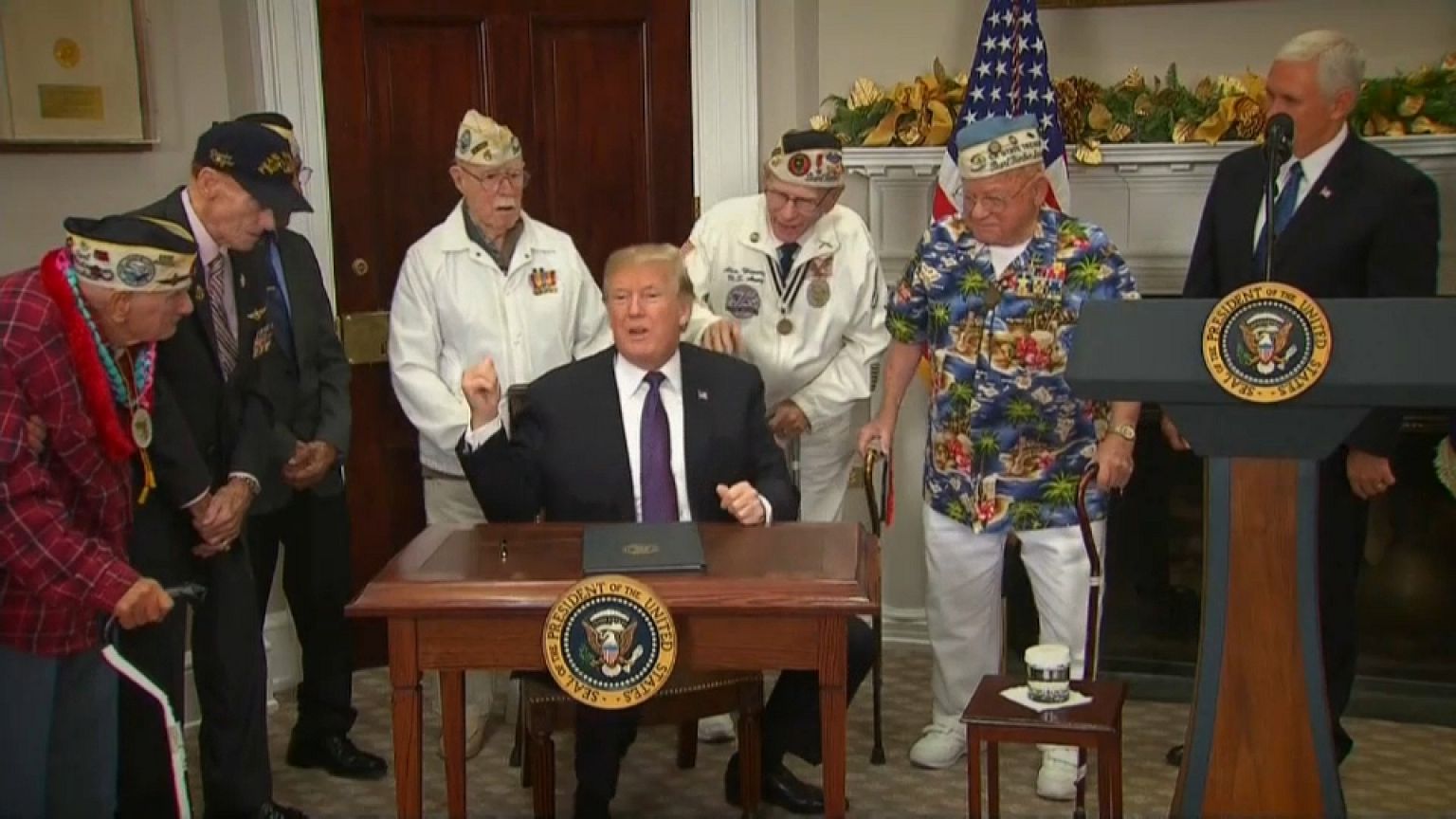 Il presidente Donald Trump incontra i veterani di Pearl Harbour 