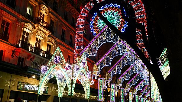 Lyon Işık Bayramı gösterileri izleyenleri büyüledi Lyon Işık Bayramı gösterileri izleyenleri büyüledi