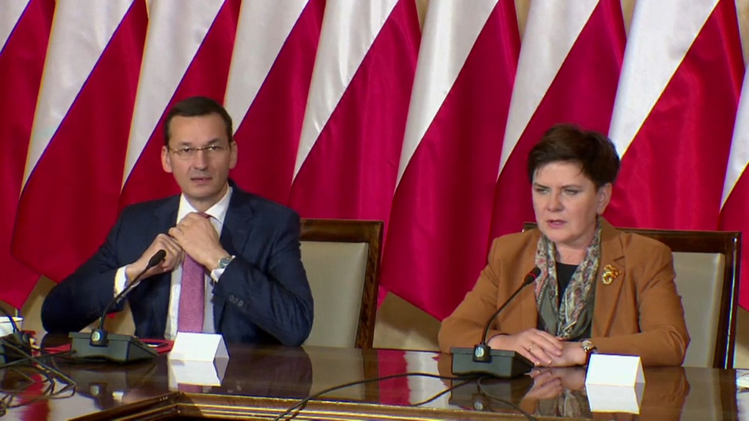 Bäumchen wechsel dich: Ministerpräsidentin Szydlo tritt zurück - und wird Stellvertreterin ihre Nachfolgers und Ex-Finanzministers 