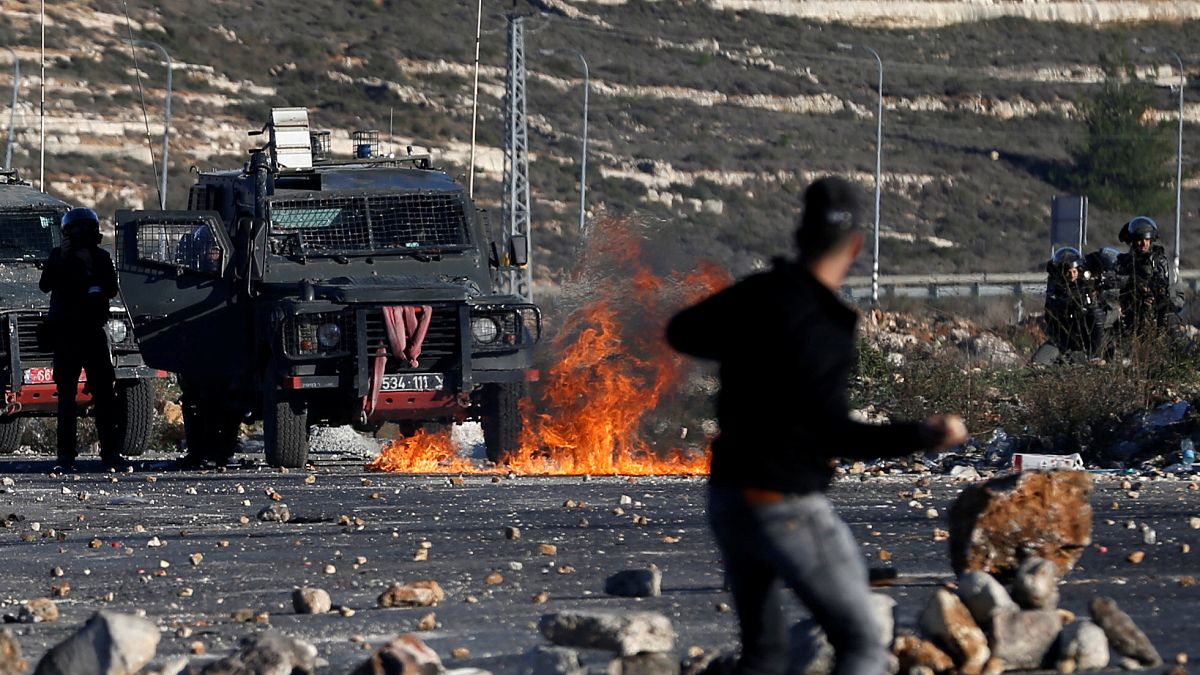 Conflitos entre palestinianos e polícia após declarações de Trump