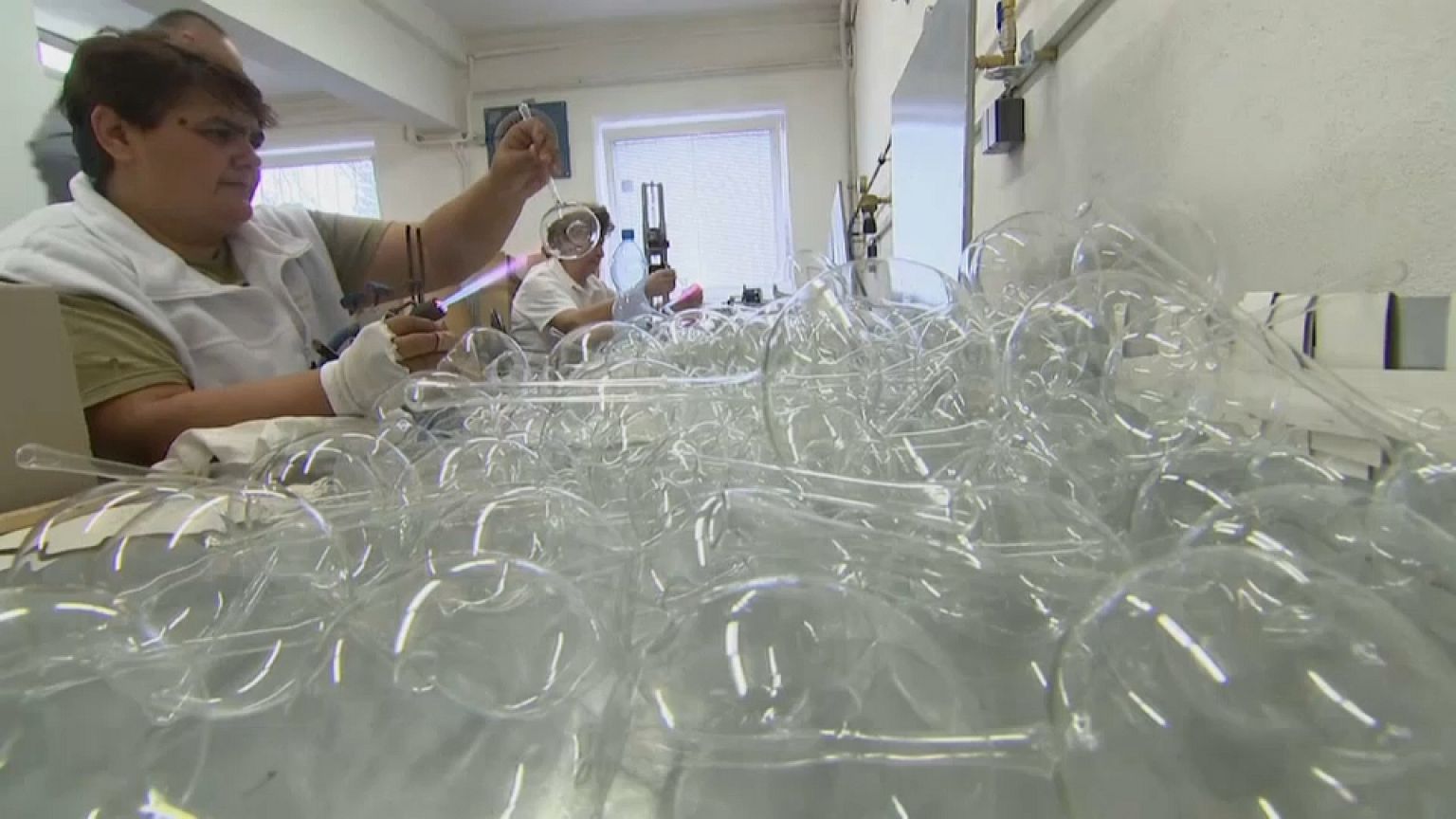 Noel için hazırlanan geleneksel cam balonlar