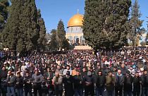 Palestinos rezan en la mezquita de la mezquita de Al-Aqsa