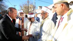 Der türkische Präsident Erdoğan mit Muftis und Imamen in Komotini.