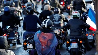 Motociclisti, musica e sosia: l'addio della Francia a Johnny Hallyday