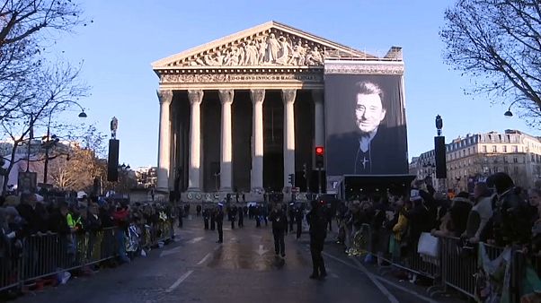 Johnny Hallyday son yolculuğuna uğurlandı Johnny Hallyday son yolculuğuna uğurlandı