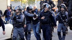 الشرطة الإسرائيلية تضرب وتعتقل الفتيان بالقدس في مسيرات الغضب 