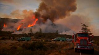 США: остановить пожары в Калифорнии
