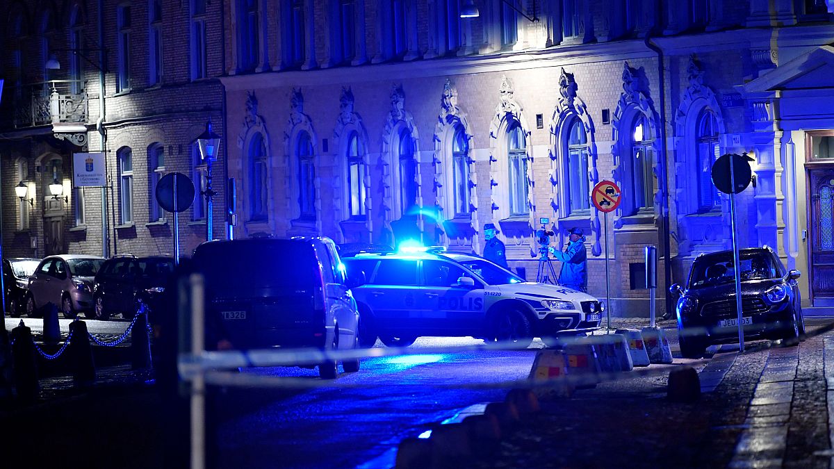 Schwedische Polizei sichert den Tatort
