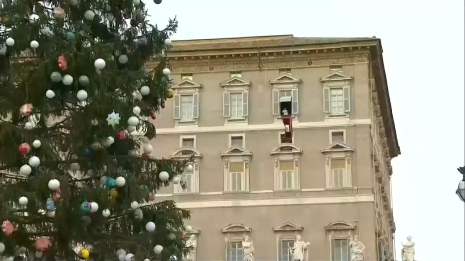 Papa: proteggere i diritti umani e l'ambiente
