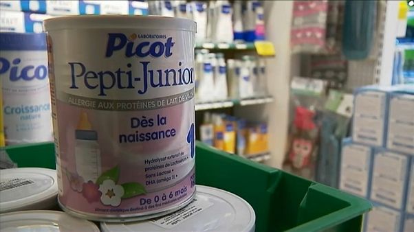 Francia: ritiro massivo di latte artificiale, per contaminazione di salmonella Francia: ritiro massivo di latte artificiale, per contaminazione di salmonella