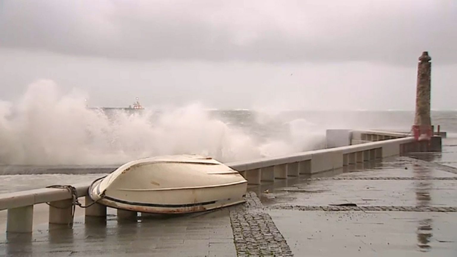 La tormenta Ana azota el noroeste de España y el norte de Portugal