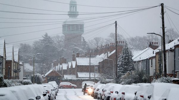 Tempesta di neve nel Regno Unito, gravi disagi nei trasporti Tempesta di neve nel Regno Unito, gravi disagi nei trasporti