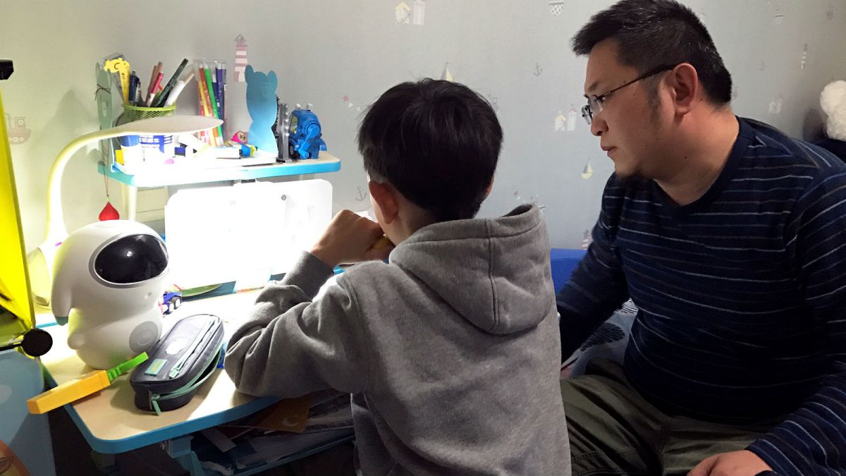 Chinese parents protest against 'stress caused by children's homework'