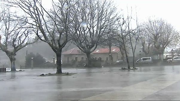 Tempestade "Ana" causa um morto em Portugal Tempestade "Ana" causa um morto em Portugal