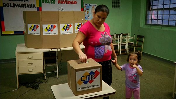 Venezuelas Präsident Maduro schließt Oppositionsparteien von Präsidentenwahl 2018 aus Venezuelas Präsident Maduro schließt Oppositionsparteien von Präsidentenwahl 2018 aus