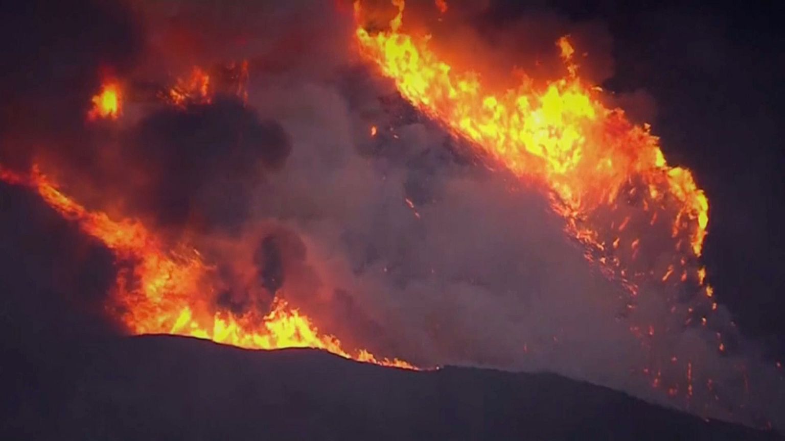 Fogos na Califórnia ameaçam Santa Bárbara 