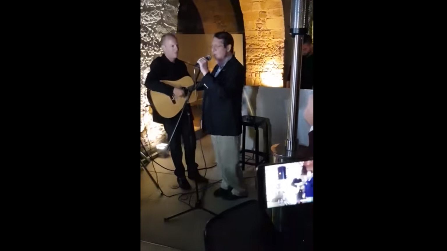 Όταν ο Νίκος Αναστασιάδης έγινε... τραγουδιστής! – ΒΙΝΤΕΟ