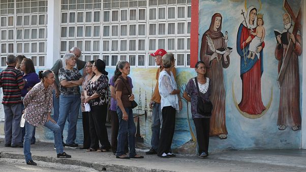 Persone in coda al seggio a Maracaibo, Venezuela Persone in coda al seggio a Maracaibo, Venezuela