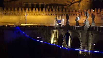 Ρώμη: Ακροβασίες πάνω από τον Τίβερη
