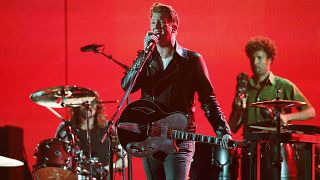 Homme in una performance ai Grammy Awards nel 2014