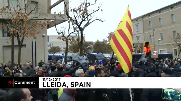 Independentistas protestan por la devolución de las obras de Sijena a Aragón Independentistas protestan por la devolución de las obras de Sijena a Aragón