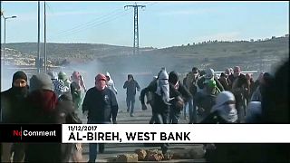 manifestanti palestinesi ad al-Bireh, nei dintorni di Ramallah