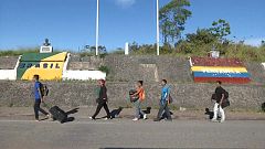 Miles de venezolanos emigran a pie a Brasil