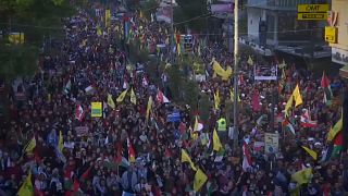 Miles de personas marchan en Beirut