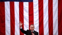 Roy Moore discursa perante apoiantes
