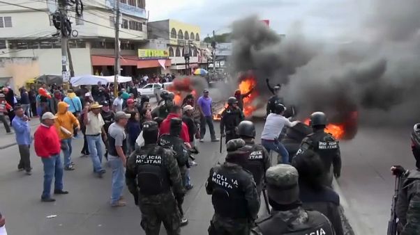 Honduras: sloggiati i manifestanti contro i brogli alle presidenziali Honduras: sloggiati i manifestanti contro i brogli alle presidenziali