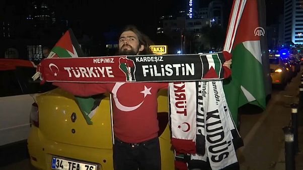 Турецкие таксисты против решения Трампа Турецкие таксисты против решения Трампа