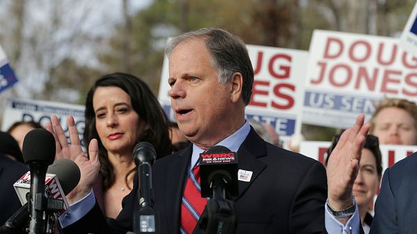 El demócrata Doug Jones vence al republicano Roy Moore en Alabama El demócrata Doug Jones vence al republicano Roy Moore en Alabama