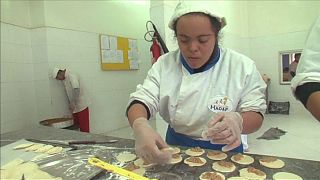 بالفيديو: مطعم مغربي يديره متحدو الصعاب