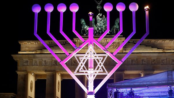 Berlin lance la fête juive d'Hanoukka Berlin lance la fête juive d'Hanoukka