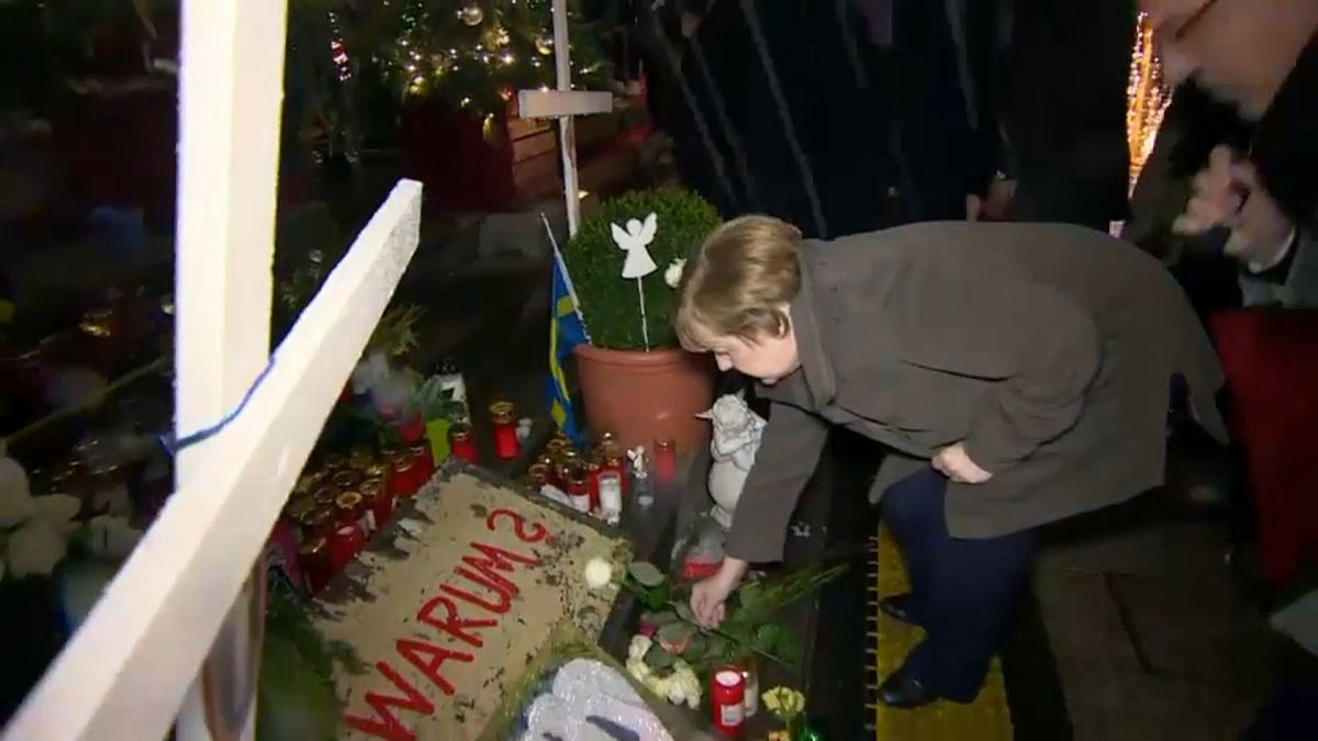 Kurz vor Jahrestag: Merkel besucht Breitscheidplatz