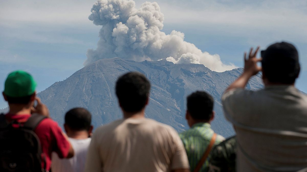 La evolución del volcán Monte Agung de Bali a cámara rápida