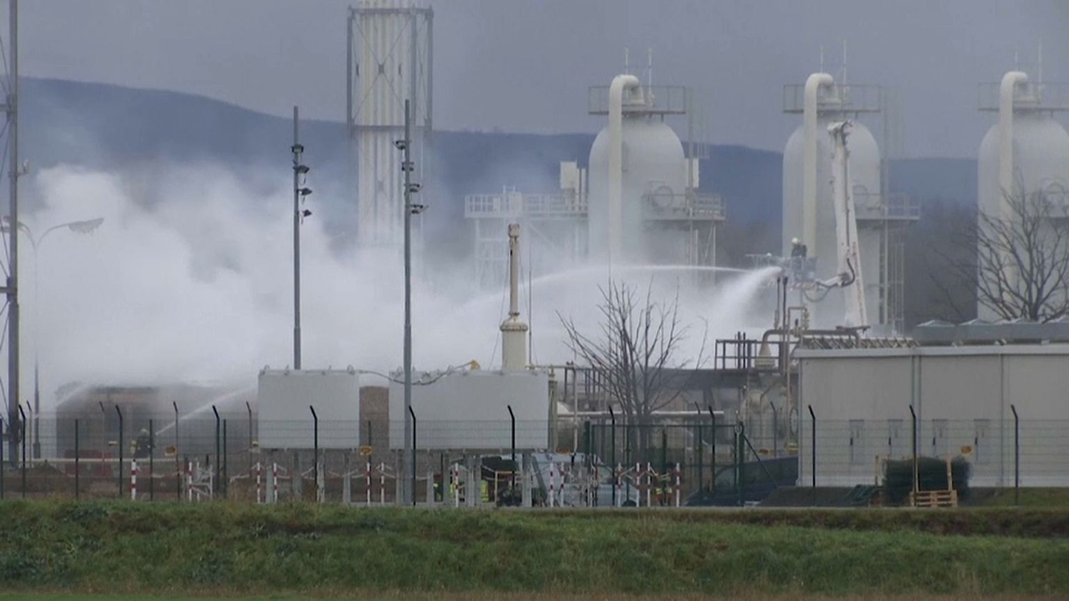 Gas prices drop after Austrian plant reopens