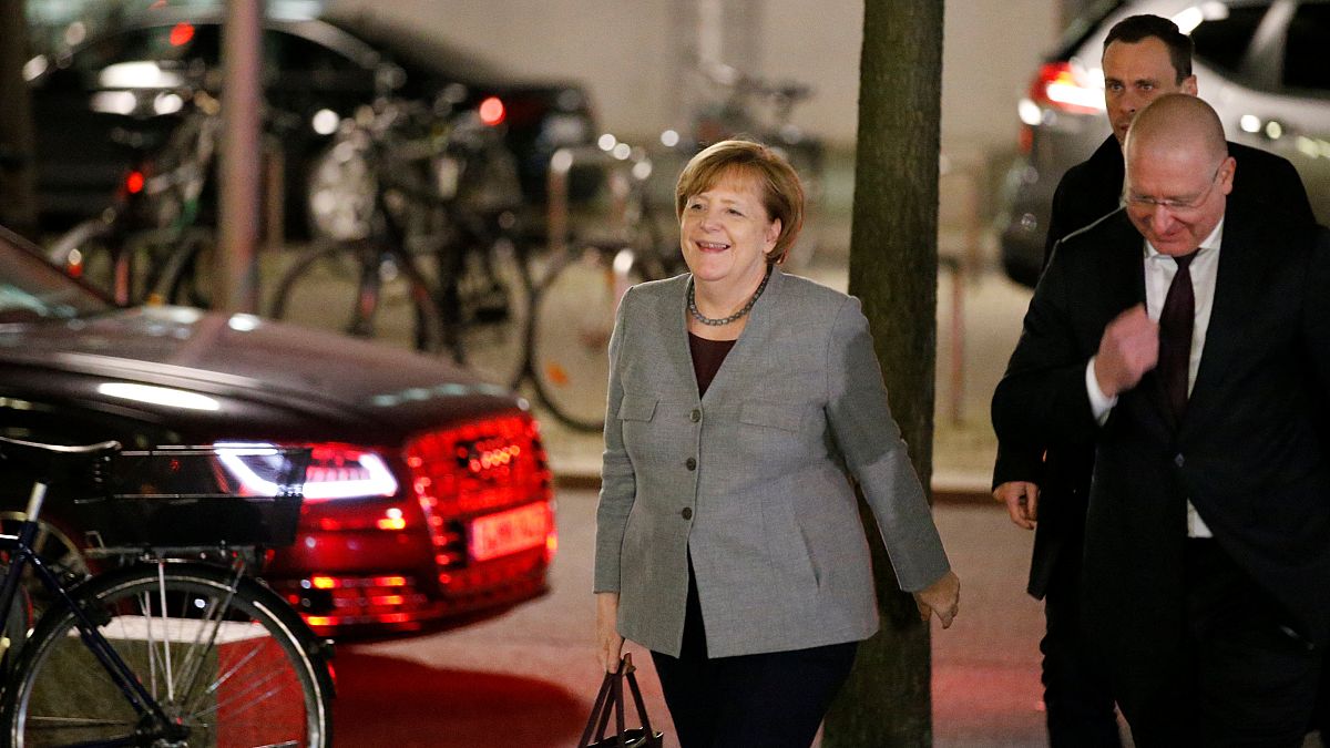 Merkel encontra-se com Schulz e tenta evitar eleições anticepadas 