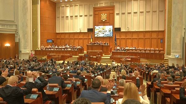 Romanya'da tartışmalı yargı reformuna ilk onay Romanya'da tartışmalı yargı reformuna ilk onay