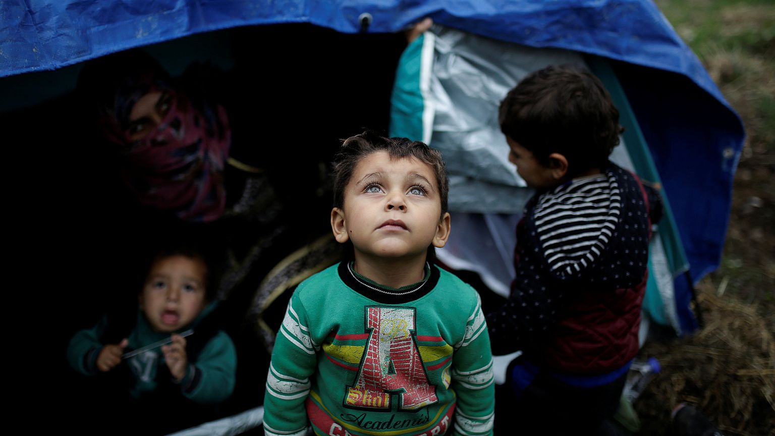 Auf Lesbos bringt der 'Weihnachtsmann' Decken, Jacken und Zelte