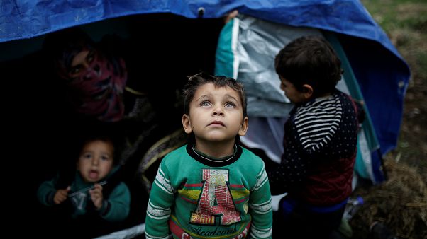 Auf Lesbos bringt der 'Weihnachtsmann' Decken, Jacken und Zelte Auf Lesbos bringt der 'Weihnachtsmann' Decken, Jacken und Zelte