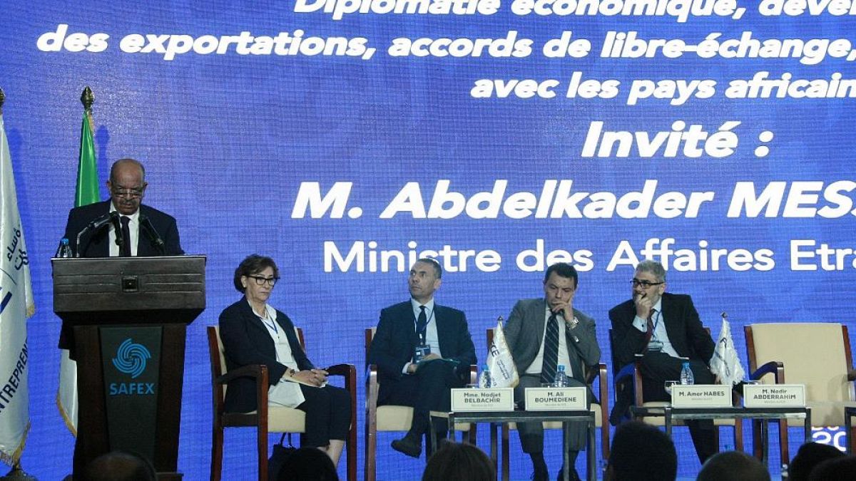 الخطوط الملكية المغربية ترفع دعوة قضائية في فرنسا ضد مساهل
