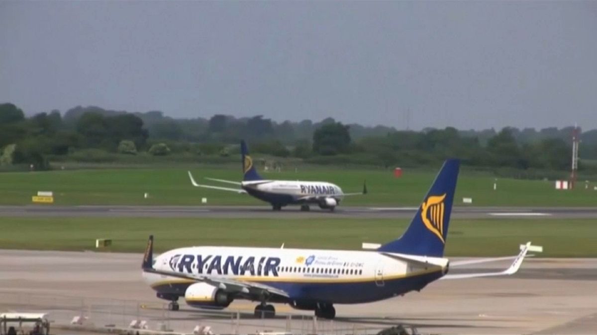 Ryanair cambia su política y reconocerá a los sindicatos de pilotos
