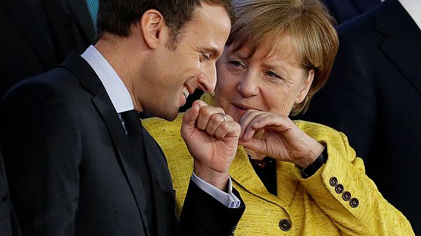 Merkel y Macron: los "reyes de la UE" ponen en escena su sintonía en el Consejo Europeo Merkel y Macron: los "reyes de la UE" ponen en escena su sintonía en el Consejo Europeo