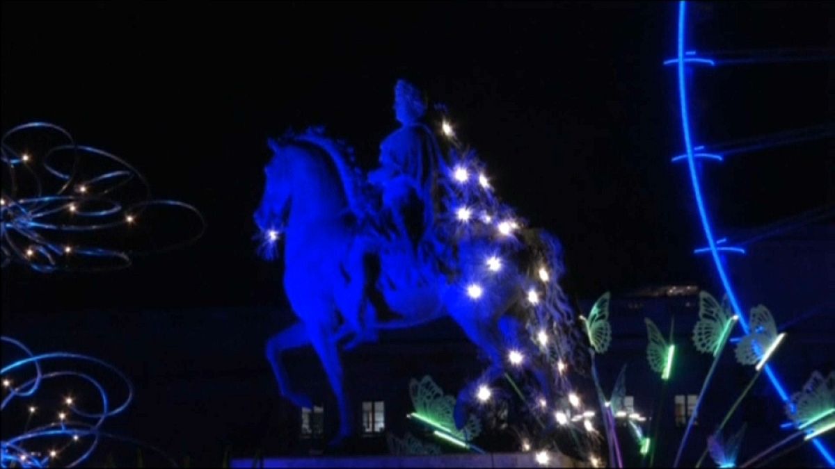 نورافشانی مجسمه لوئی چهاردهم در جشن نور لیون