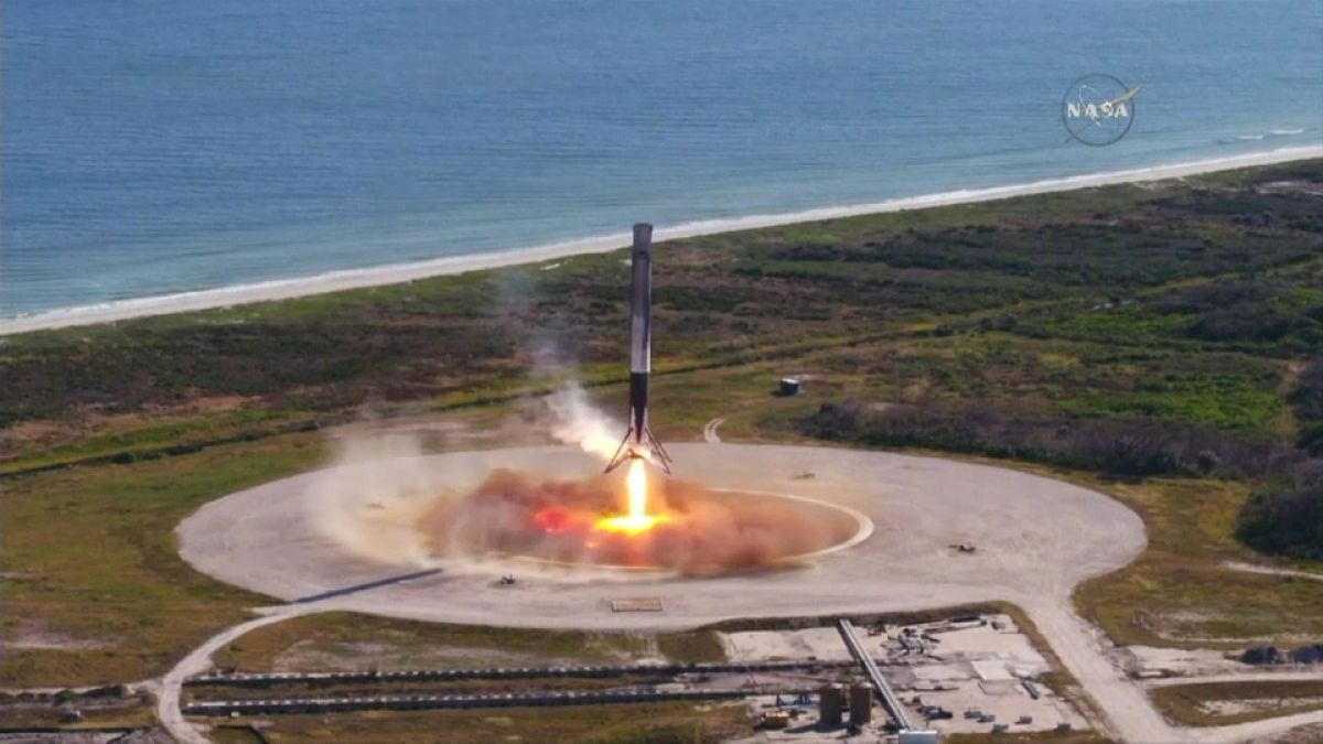 Первая ступень Falcon 9 вернулась на космодром