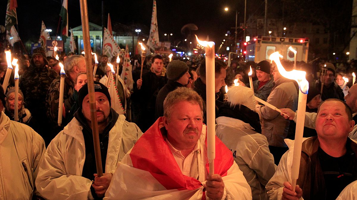 Ungarn: Linke und Rechtsextreme demonstrieren gemeinsam gegen Regierung