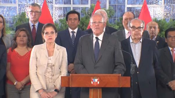 Szorul a hurok a perui elnök körül Szorul a hurok a perui elnök körül