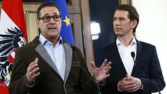 Head of the FPOe Strache and head of the OeVP Kurz address a news conferenc
