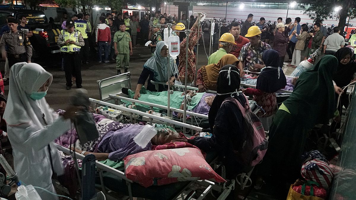 ثلاثة قتلى وسبعة جرحى ضحايا زلزال يضرب جزيرة جاوة الإندونيسية